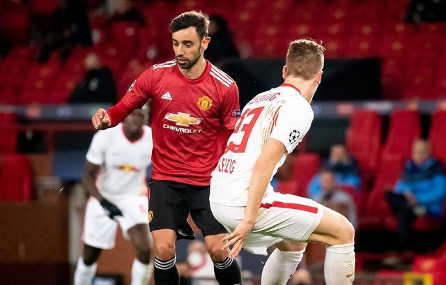  曼联后卫马奎尔关键头球，红魔主场险胜伯恩利  