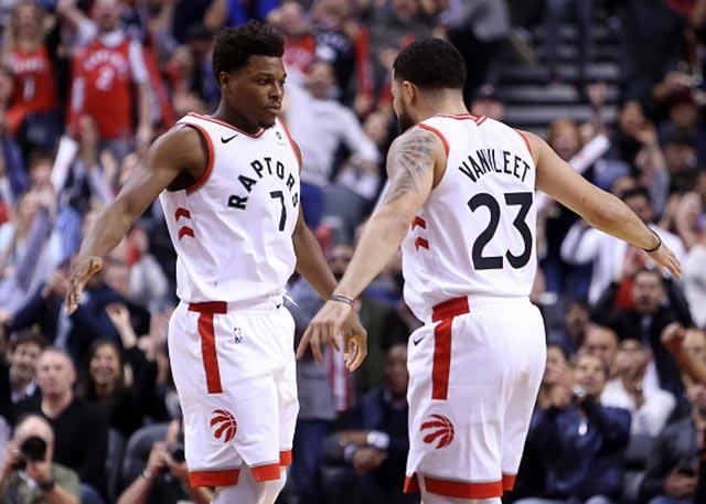  猛龙主场力克骑士范弗利特末节发威