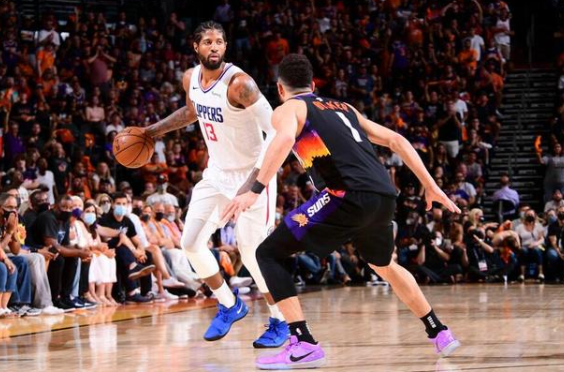  布克末节独揽15分太阳客场逆转战胜快船队